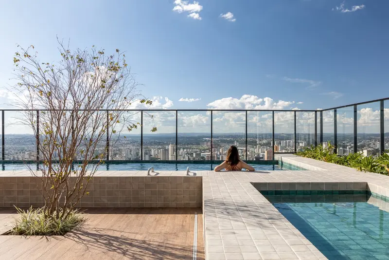 Piscina no topo com vista da cidade no ID Vida Urbana, Setor Oeste em Goiânia