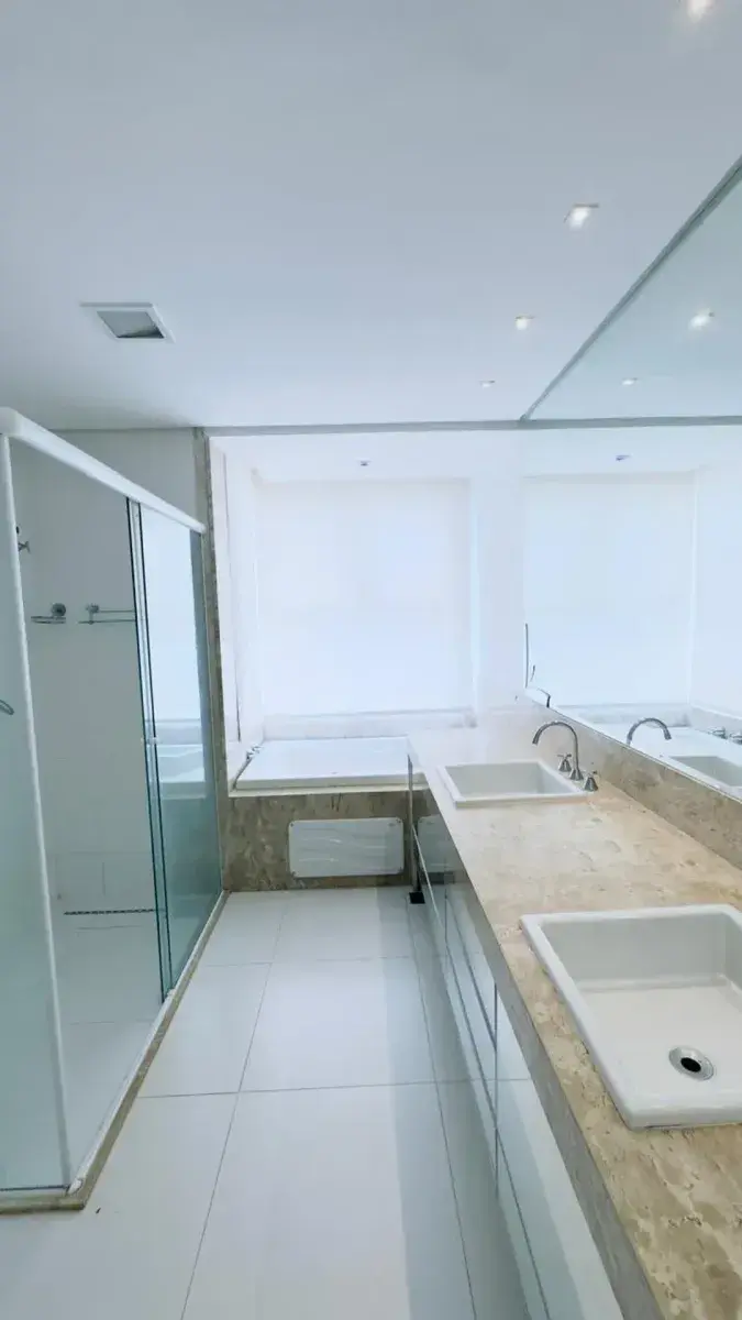 Banheiro do apartamento no Residencial Ecoliving, Setor Bueno em Goiânia