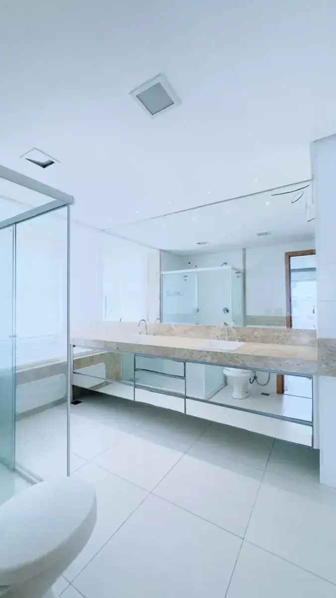 Banheiro do apartamento no Residencial Ecoliving, Setor Bueno em Goiânia