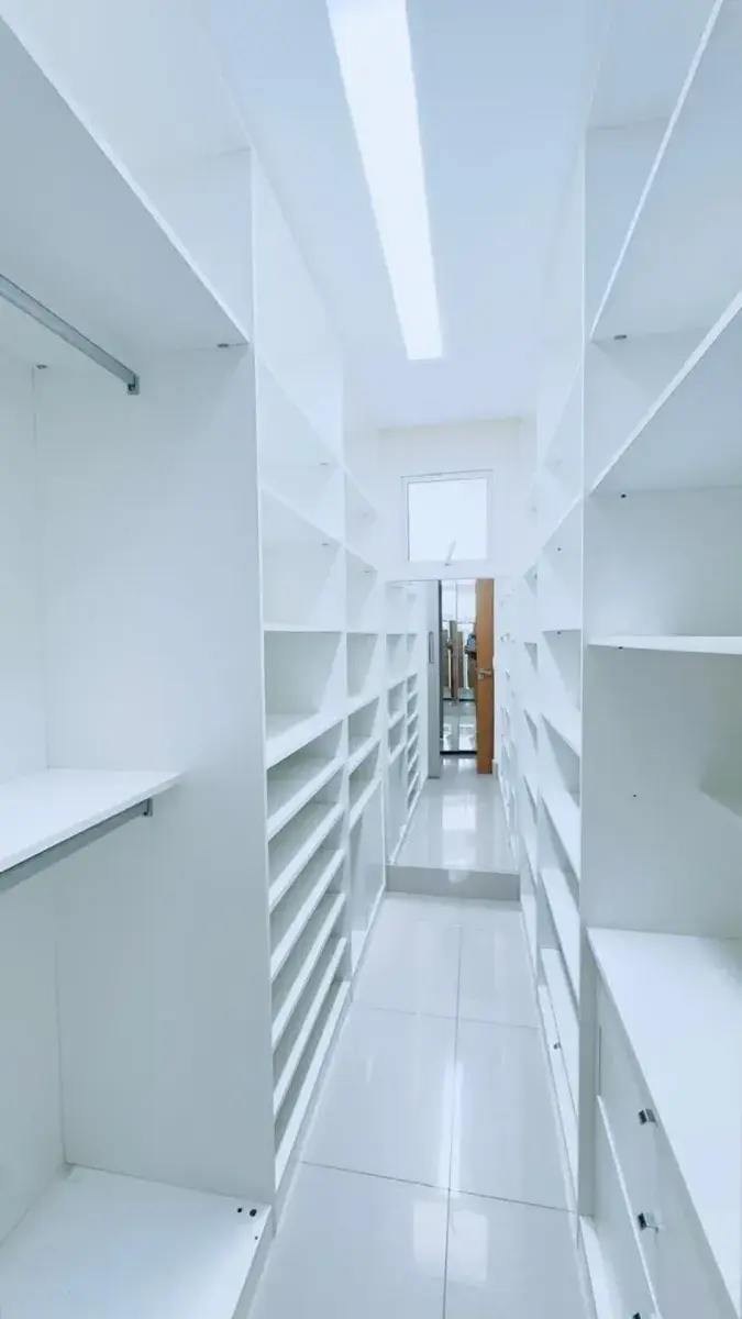 Cozinha do apartamento no Residencial Ecoliving, Setor Bueno em Goiânia