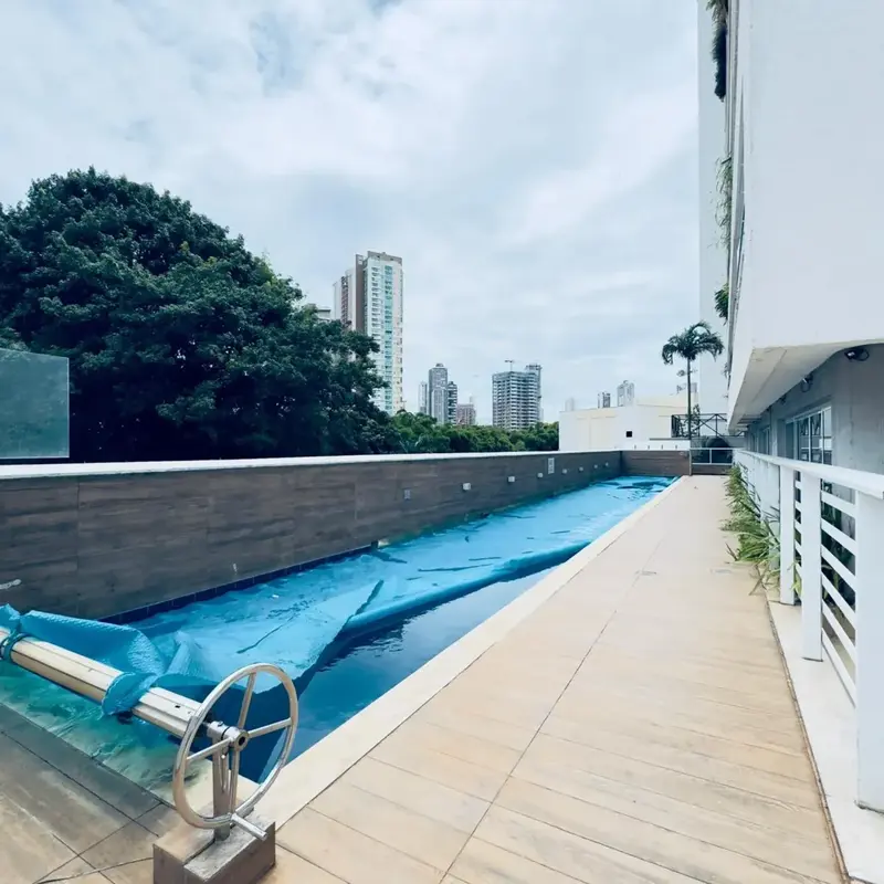Piscina com raia do Residencial Ecoliving, no Setor Bueno em Goiânia
