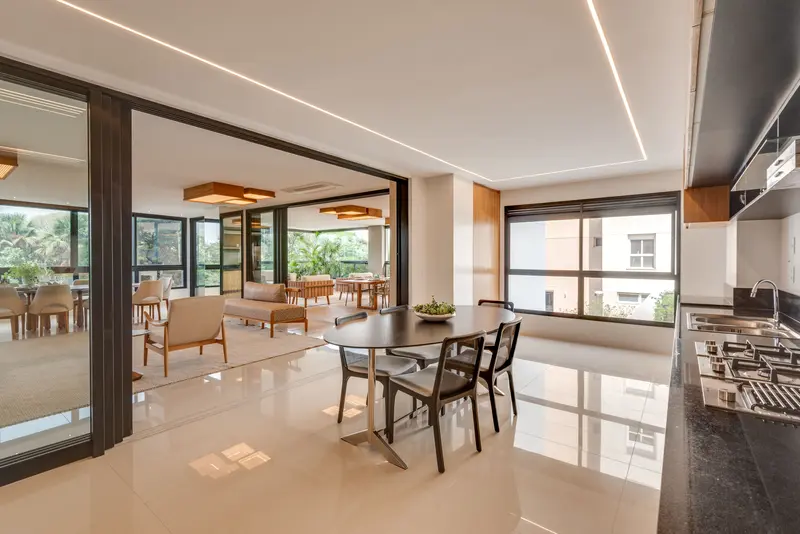 Sala de jantar integrada à cozinha e à varanda do Opus Vítreo, Setor Marista em Goiânia