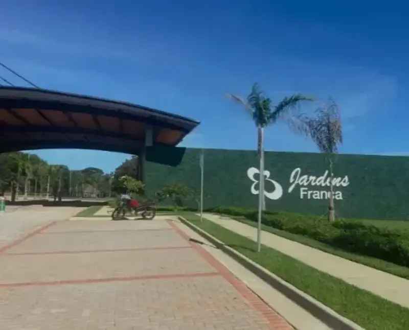 Área comum do condomínio fechado Jardins França, em Goiânia