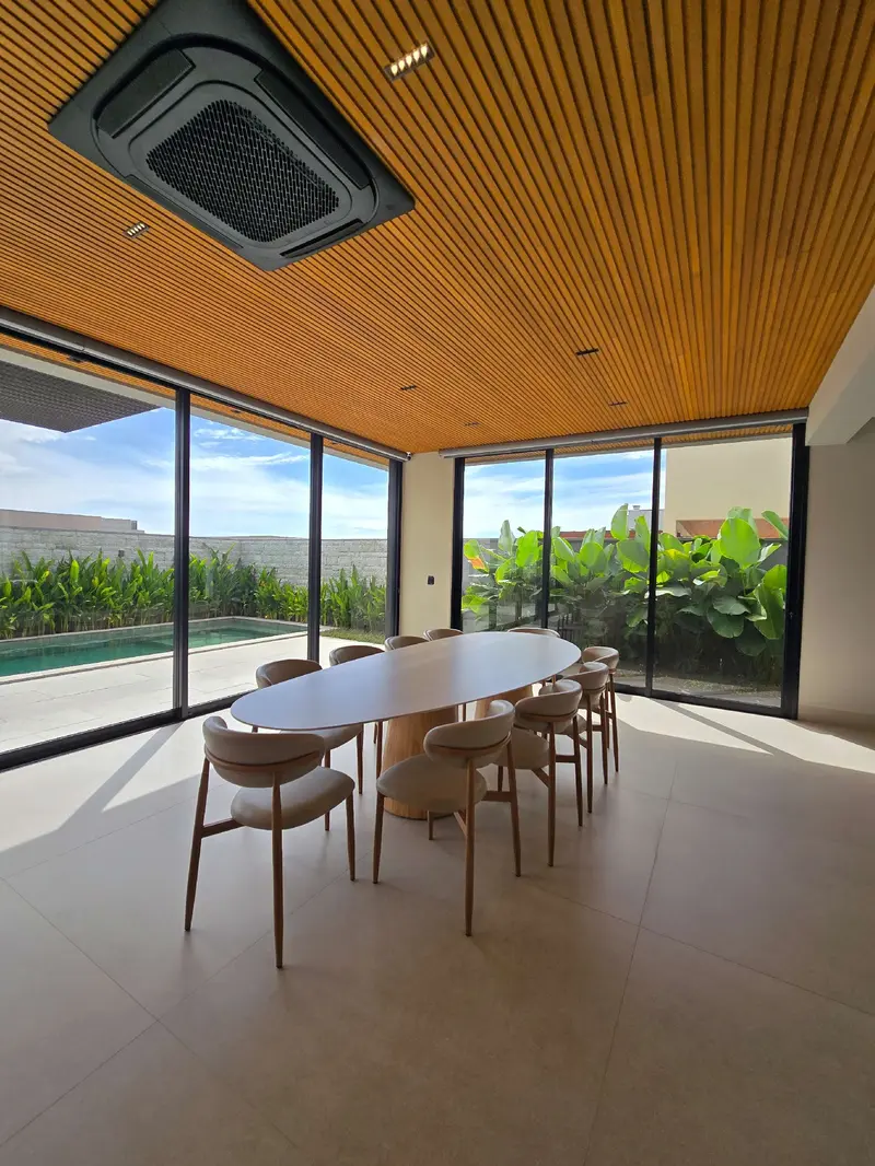 Cozinha com ilha do sobrado mobiliado no Jardins Itália, Goiânia