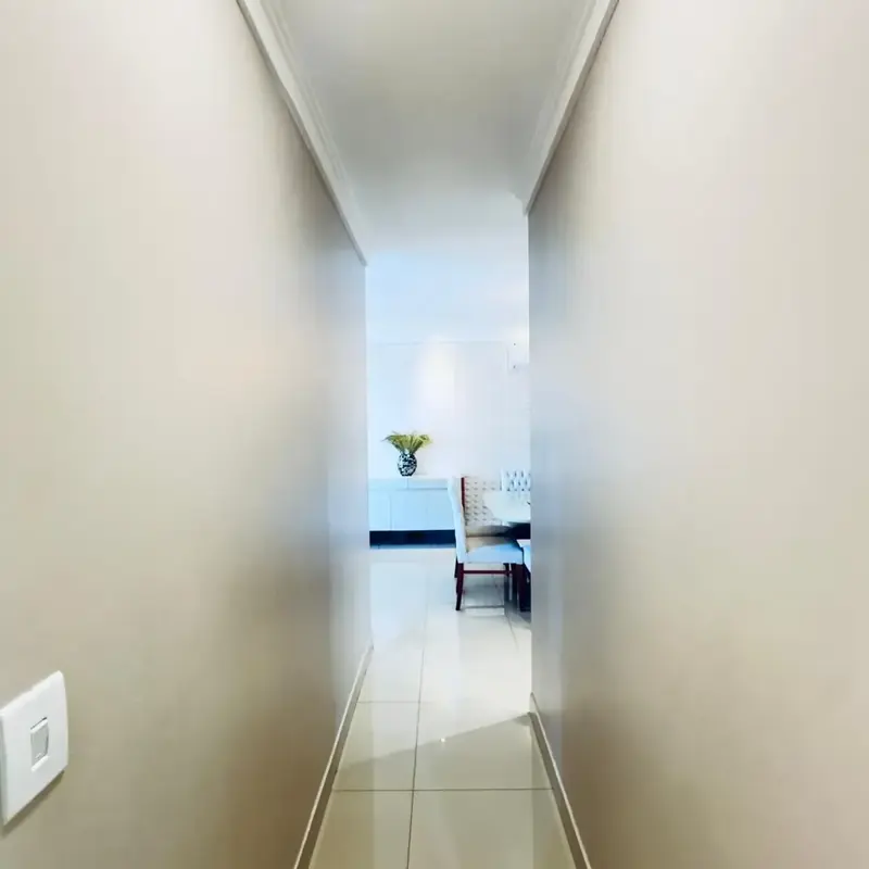 Suíte com armários embutidos no Metropolitan Residence, Setor Bueno em Goiânia