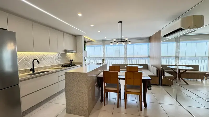 Cozinha e sala integradas do apartamento de 83 m² no Solar Amazônia, Parque Amazônia