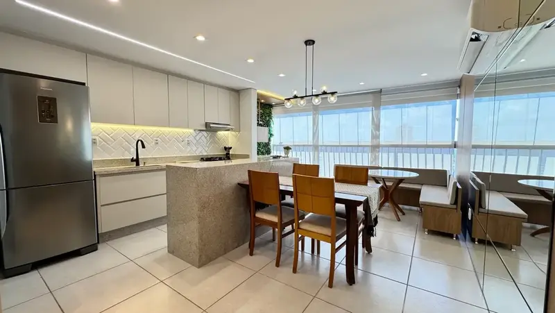 Cozinha e sala de jantar do apartamento no Solar Amazônia, Parque Amazônia