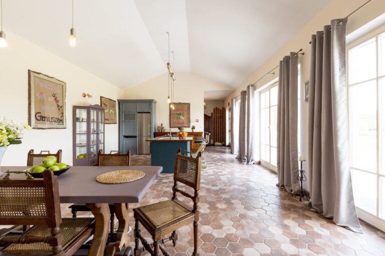 Imóveis Disponíveis 10 spacious open dining room PSUQ3GG scaled 1