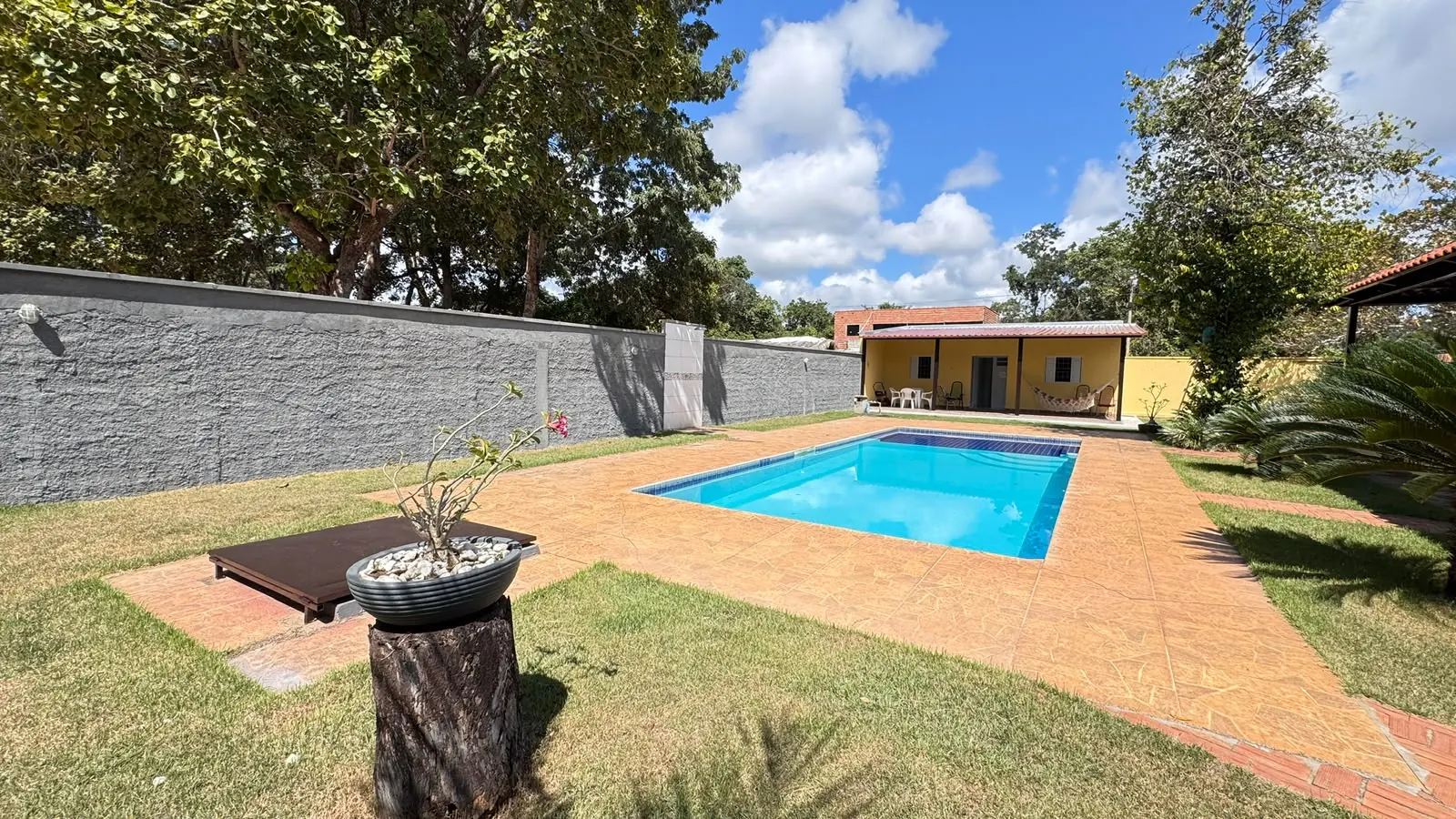 Piscina da casa de temporada em Itacaiú